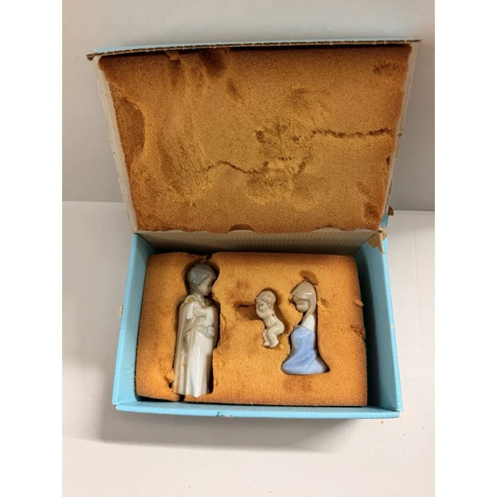 NEW Original LLADRO No. #5.657 Mini Sangrada Familia Nativity Figurines w/ Box